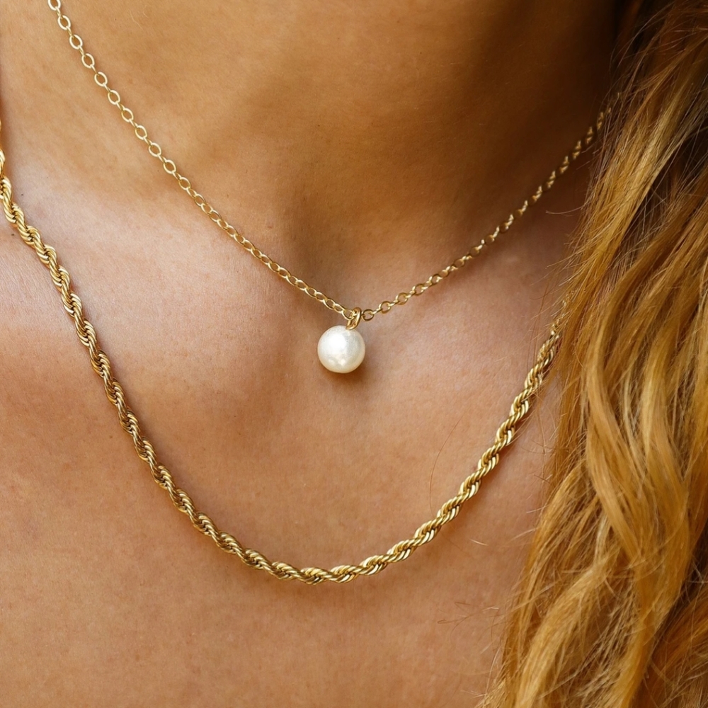 Beautiful dazzling Briana necklace